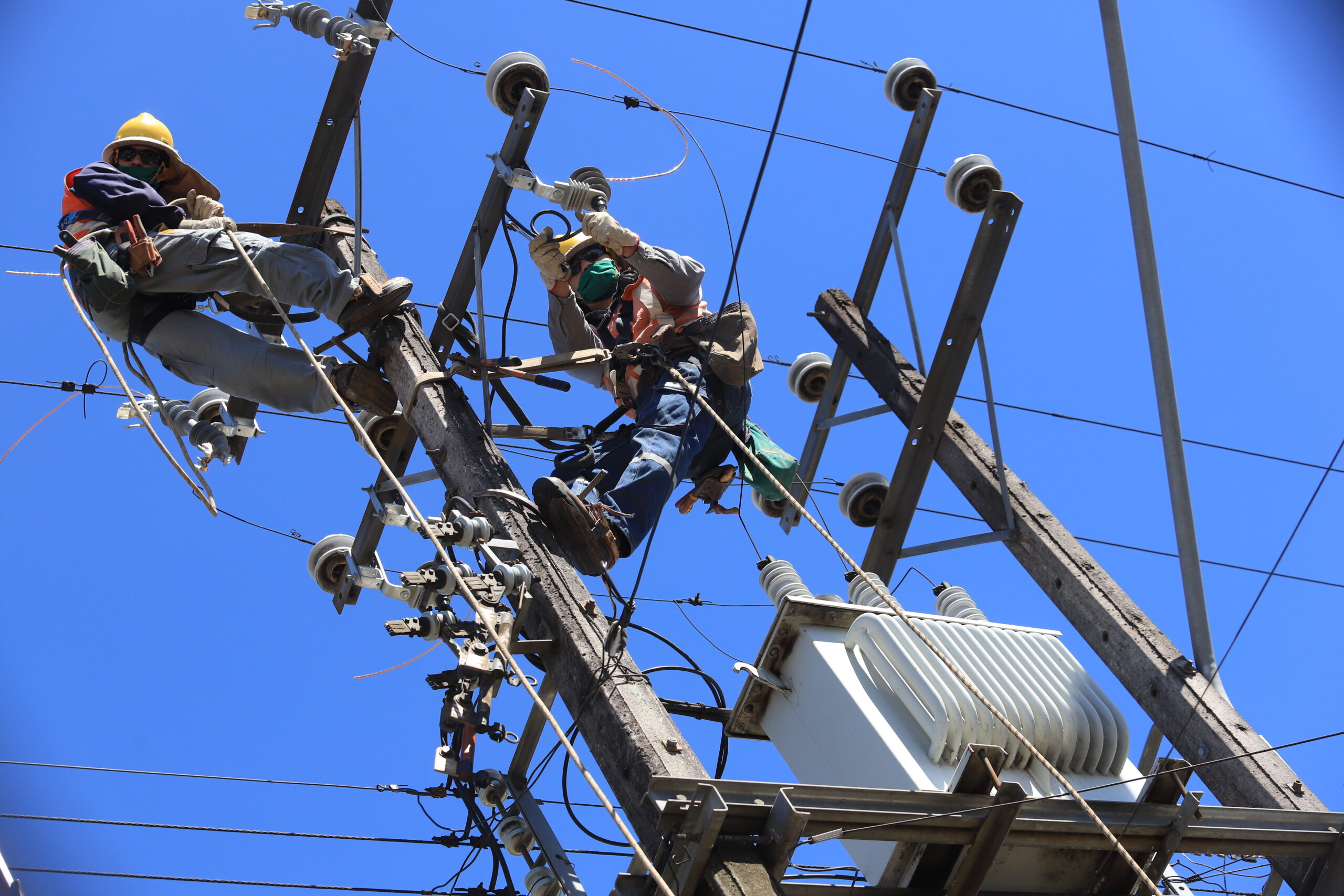 Saesa ejecutará obras para fortalecer la red eléctrica en el centro de Panguipulli