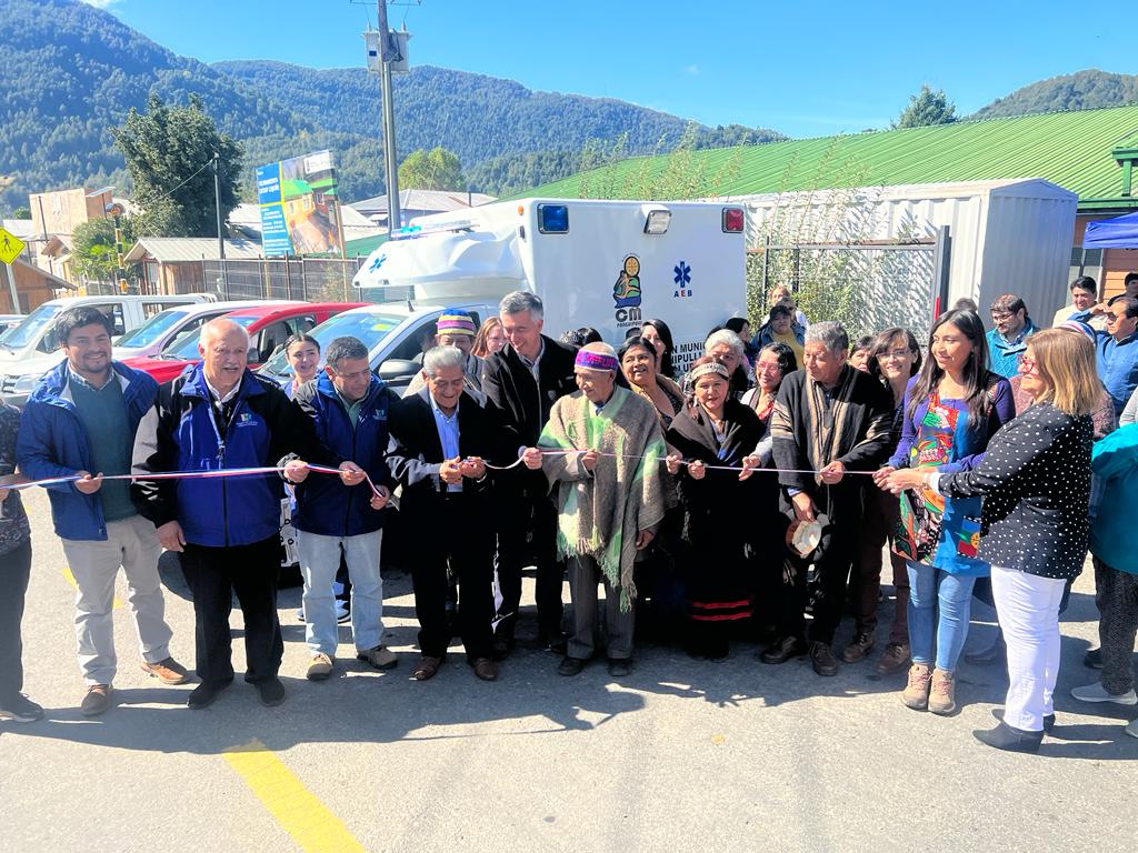 Entregan nueva ambulancia a Centro Comunitario de Salud Familiar de Liquiñe